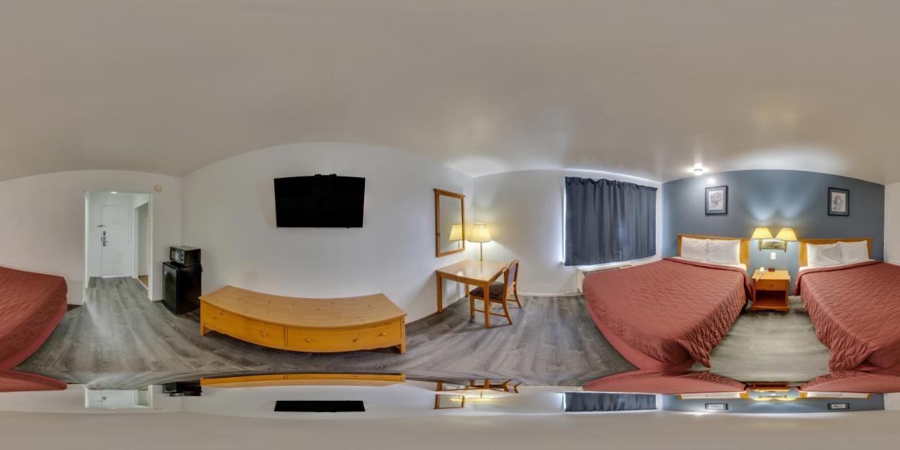 Rodeway & Historic Downtown I-80 Hotel